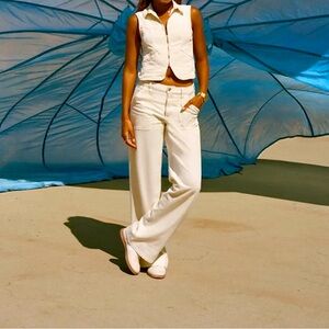 American Eagle BNWOT Dreamy Drape High High Waisted Baggy Wide Leg Jeans, Size 2